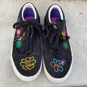 Vans Old Skool flower embroidered Black lace up Shoes size 2 kids
